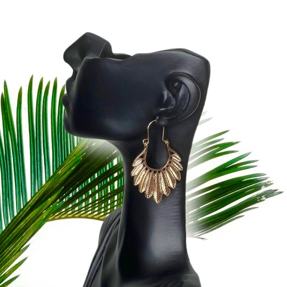 ❀ Gold Geometric Hollow Feather Minimalist Dangle Earrings - Picture 3 of 4